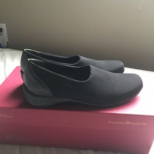 Munro slip-on shoe